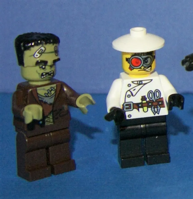 LEGO, 5 RARE RETIRED MINIFIGURES: MONSTER FIGHTERS VS BATMAN: DR RODNEY RATHBONE 9464, CRAZY SCIENTIST 9466, FRANKENSTEIN 9466, ANN LEE MOF002, GREY BATMAN WITH CAPE, WEAPONS ETC..  2 BUILDS,110 PCS MONSTER MAKING MACHINE, CAR (ITEM 57)