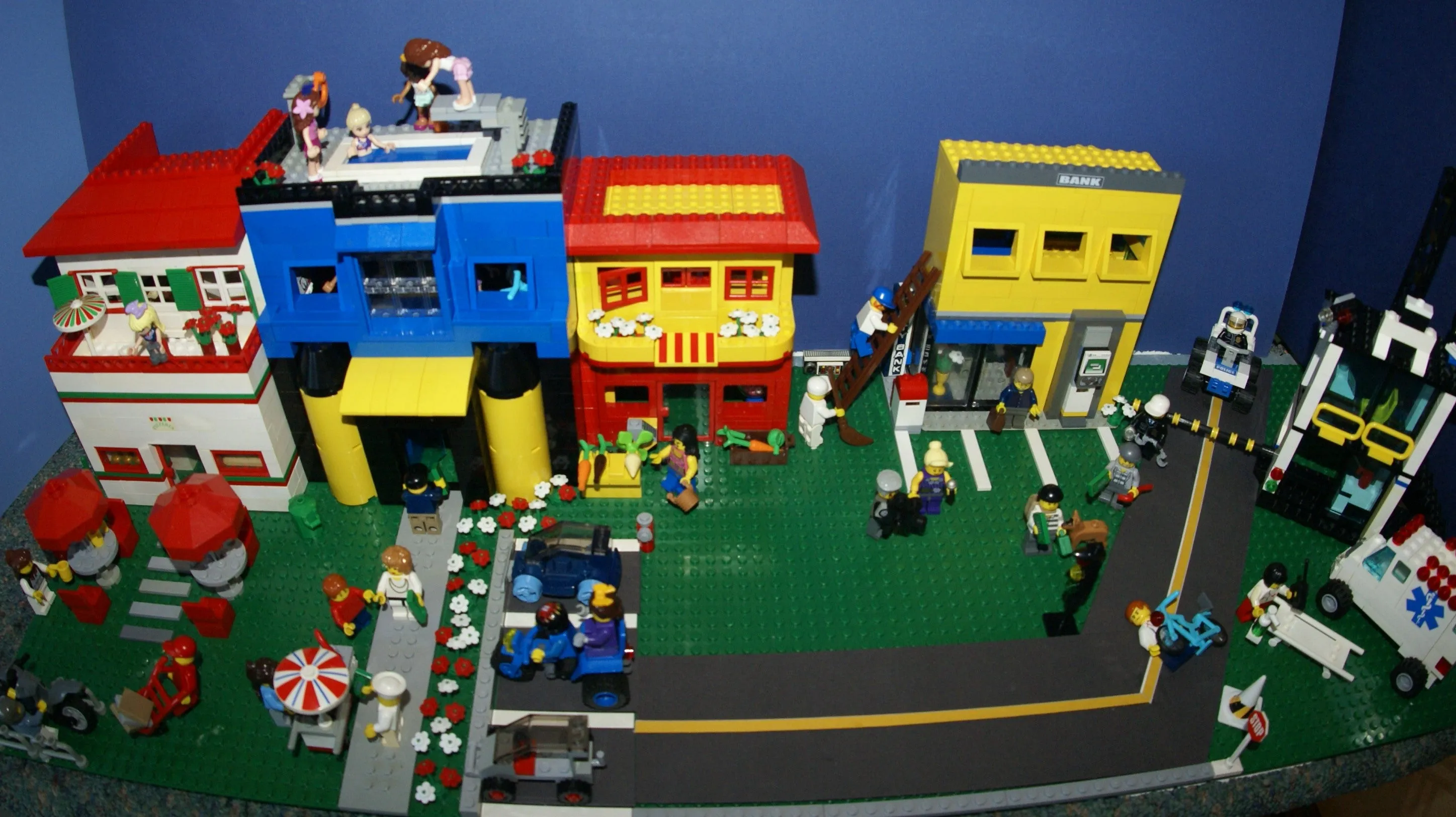 LEGO, 5 RARE RETIRED MINIFIGURES: MONSTER FIGHTERS VS BATMAN: DR RODNEY RATHBONE 9464, CRAZY SCIENTIST 9466, FRANKENSTEIN 9466, ANN LEE MOF002, GREY BATMAN WITH CAPE, WEAPONS ETC..  2 BUILDS,110 PCS MONSTER MAKING MACHINE, CAR (ITEM 57)