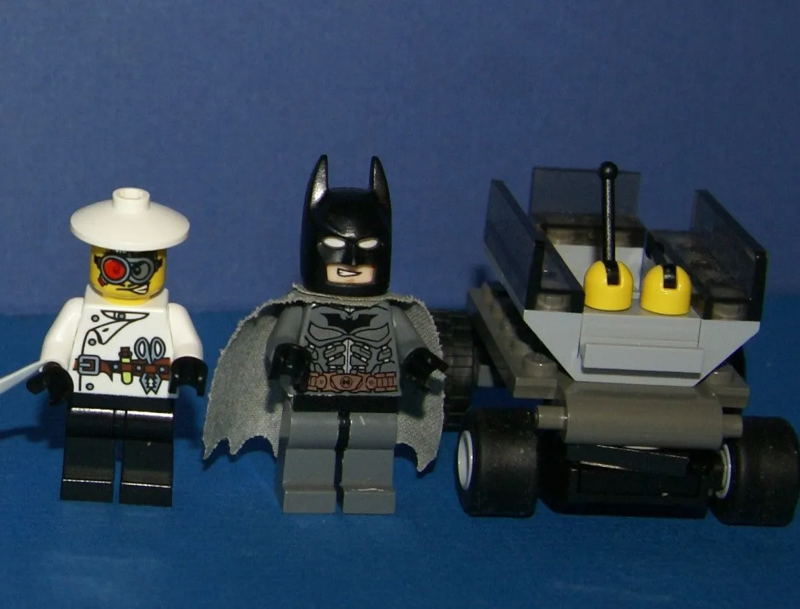 LEGO, 5 RARE RETIRED MINIFIGURES: MONSTER FIGHTERS VS BATMAN: DR RODNEY RATHBONE 9464, CRAZY SCIENTIST 9466, FRANKENSTEIN 9466, ANN LEE MOF002, GREY BATMAN WITH CAPE, WEAPONS ETC..  2 BUILDS,110 PCS MONSTER MAKING MACHINE, CAR (ITEM 57)