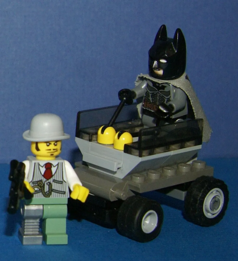 LEGO, 5 RARE RETIRED MINIFIGURES: MONSTER FIGHTERS VS BATMAN: DR RODNEY RATHBONE 9464, CRAZY SCIENTIST 9466, FRANKENSTEIN 9466, ANN LEE MOF002, GREY BATMAN WITH CAPE, WEAPONS ETC..  2 BUILDS,110 PCS MONSTER MAKING MACHINE, CAR (ITEM 57)