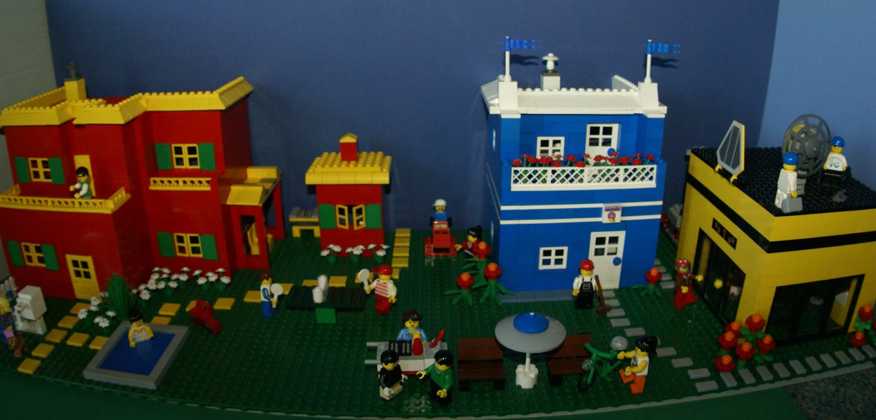 LEGO, 5 RARE RETIRED MINIFIGURES: MONSTER FIGHTERS VS BATMAN: DR RODNEY RATHBONE 9464, CRAZY SCIENTIST 9466, FRANKENSTEIN 9466, ANN LEE MOF002, GREY BATMAN WITH CAPE, WEAPONS ETC..  2 BUILDS,110 PCS MONSTER MAKING MACHINE, CAR (ITEM 57)